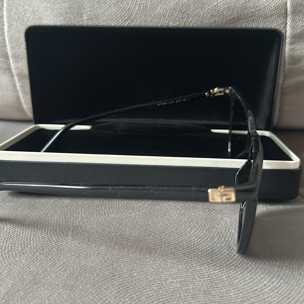 Sunglasses - Picture 3 of 4